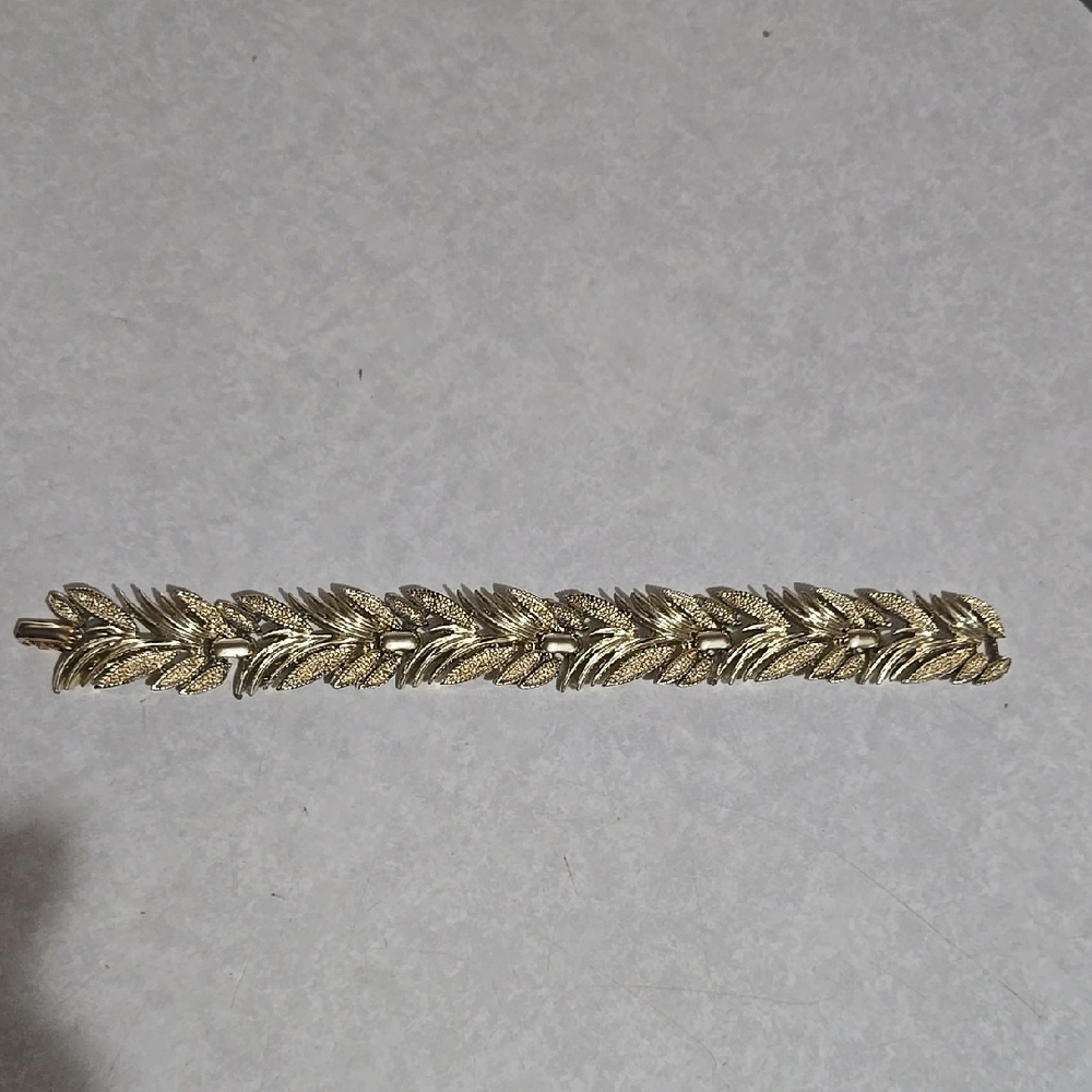 Vintage Coro Gold Leaf Design Bracelet